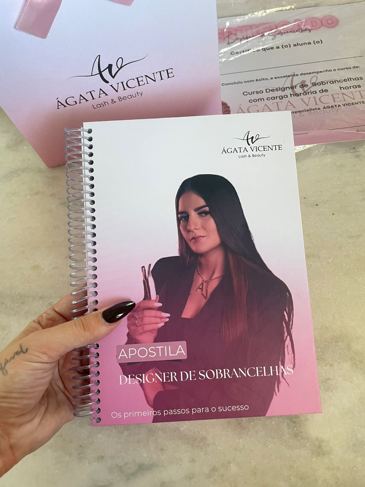 Capa: Apostila para Curso de Design de Sobrancelha