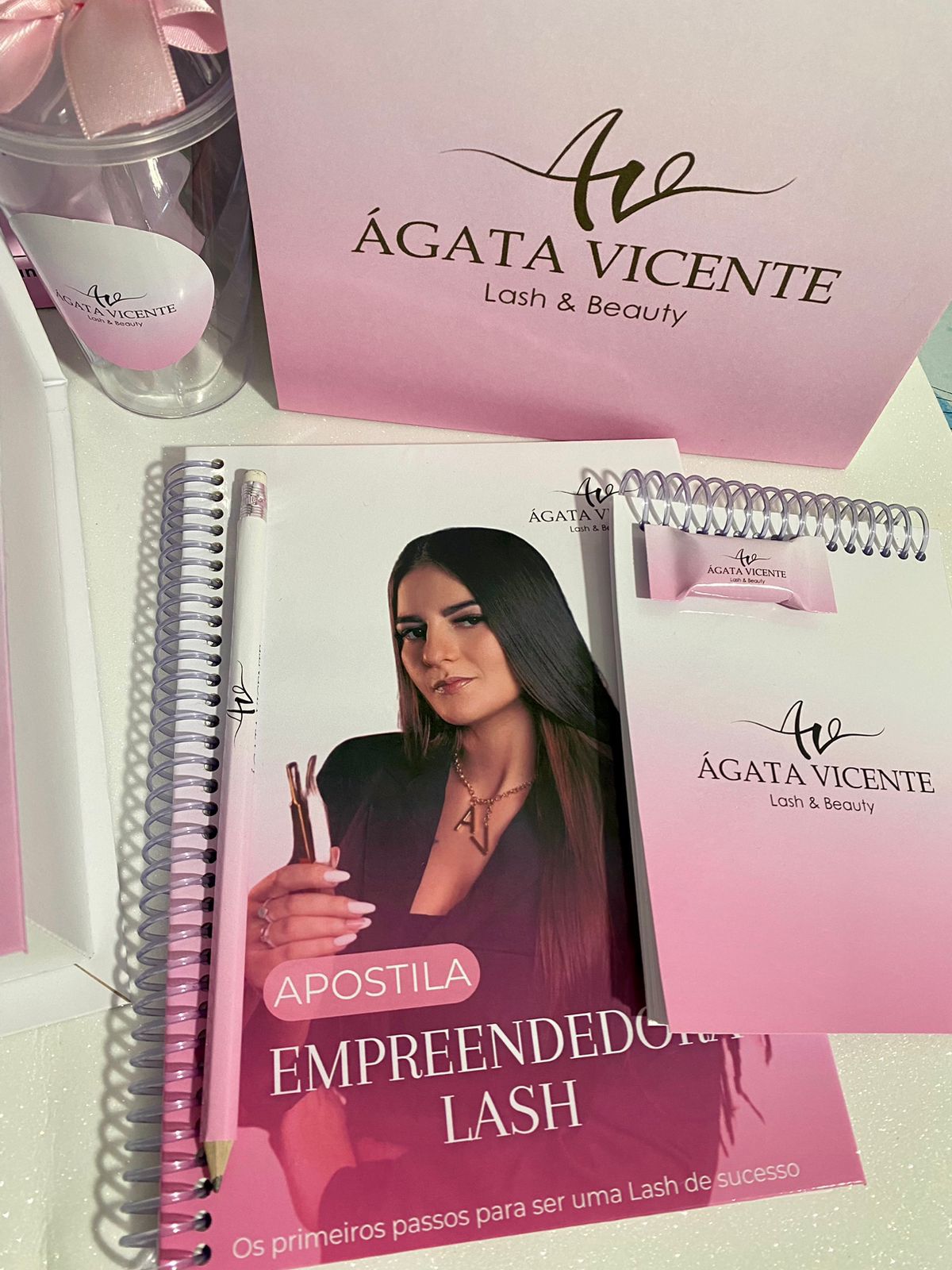 Capa: Apostila de Extensão de Cílios Completa