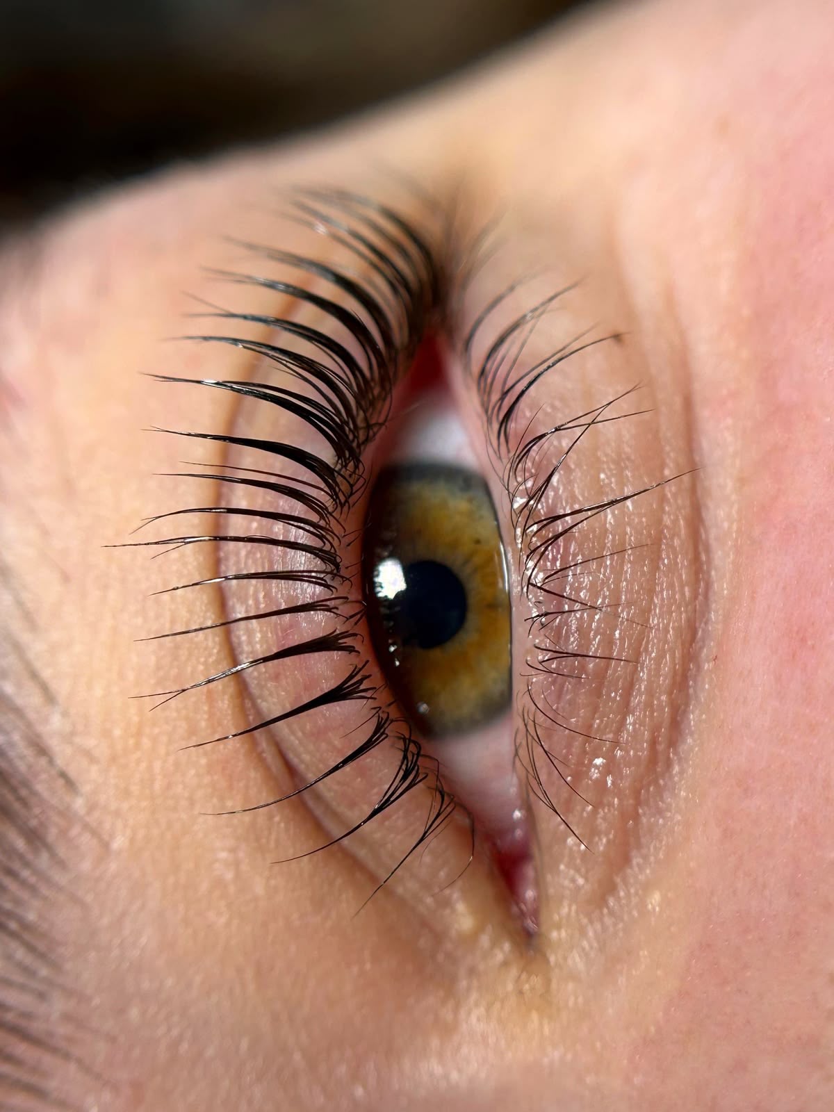 Lash lifting — cílios curvados e definidos